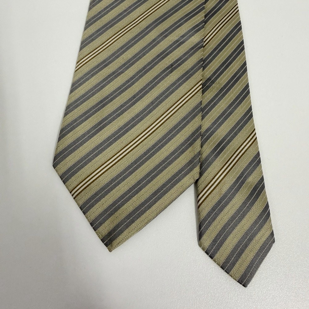 Burberry London Mens Tie Classic Pewter Gray & Champagne Striped Silk 3.5" x 58"
